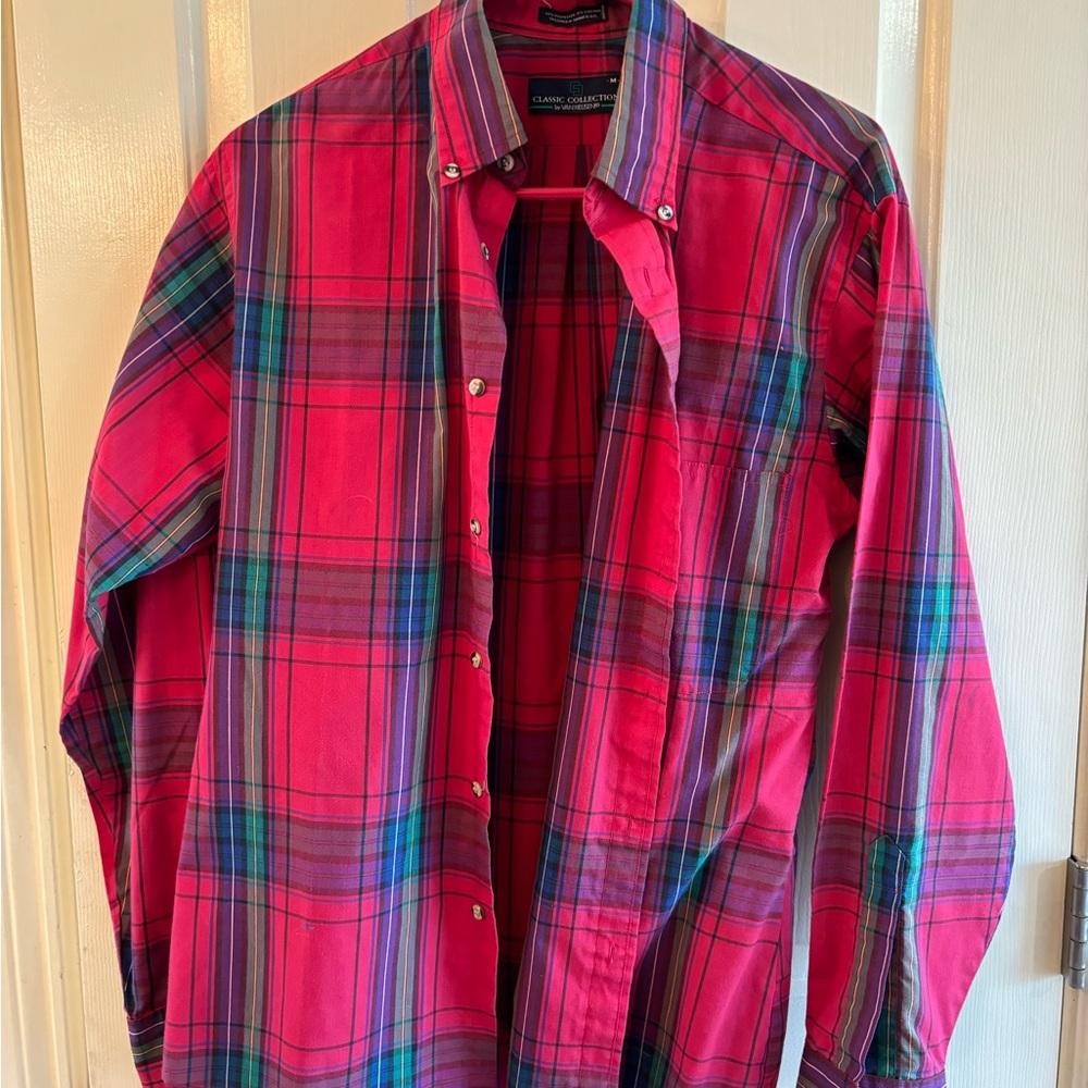 Van Heusen classic collection plaid long sleeve shirt men’s medium